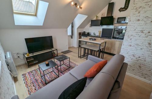 Digoin Apartment | Le Studio Neo-Retro