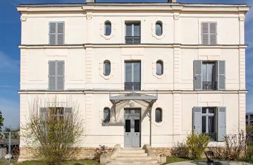 Boissy-Saint-Leger Apartment | Le Studio Parisien, practical accommodation & close to Paris".