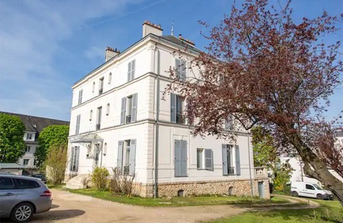Boissy-Saint-Leger Apartment | Le Studio Parisien, practical accommodation & close to Paris".