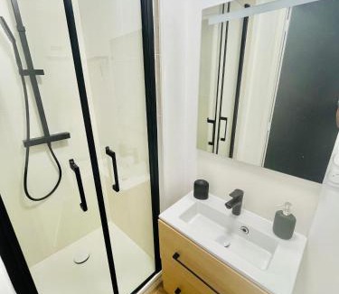 Bethune Apartment | Le studio terrasse Béthunois - Appart hôtel centre climatisé - All confort
