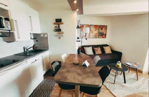La Cote Radieuse Apartment | Le Sublime Terrasse Vue Mer Piscine avec Parking Privé Linge et Ménage de Fin de Séjour Compris
