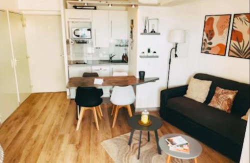 La Cote Radieuse Apartment | Le Sublime Terrasse Vue Mer Piscine avec Parking Privé Linge et Ménage de Fin de Séjour Compris