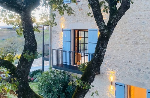 Montagudet Apartment | Le Suite Jardin: Contemporary designed apartment in an ancient farmhouse