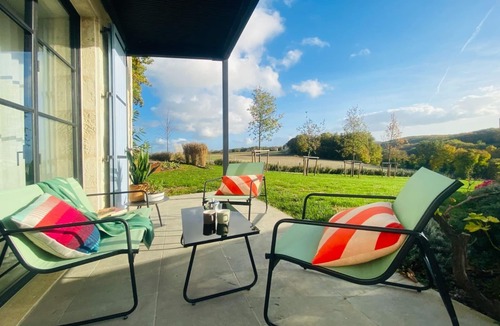 Montagudet Apartment | Le Suite Jardin: Contemporary designed apartment in an ancient farmhouse