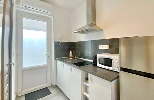 Faubourg Apartment | Le Sully, City Center Studio with A/C