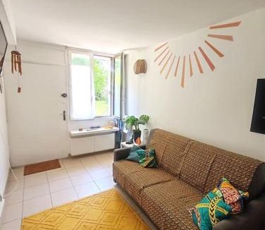 Le Pre-Saint-Gervais Apartment | Le Sunshine - 2 people studio & Todler - Cosy - Porte des Lilas