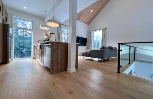 Saint Zenon House | Le Tracy -