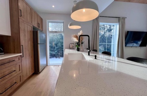 Saint Zenon House | Le Tracy -
