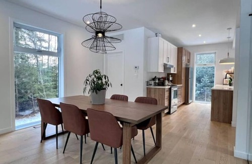 Saint Zenon House | Le Tracy -
