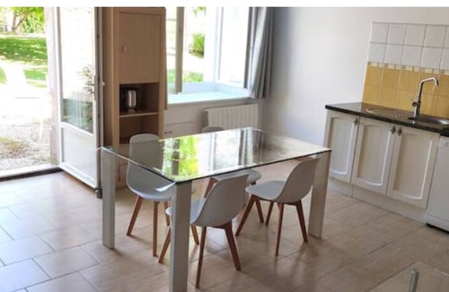 Port-d'Envaux Apartment | Le T2 du Castel Silence Dans son Écrin de Verdure