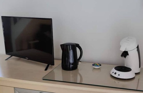 Port-d'Envaux Apartment | Le T2 du Castel Silence Dans son Écrin de Verdure