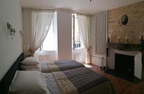 Noyers-sur-Serein Bed & Breakfast | LE TABELLION