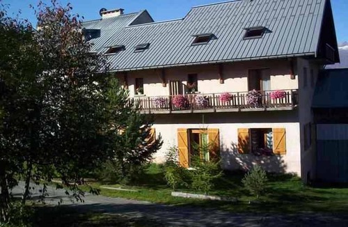 Albiez-Montrond House | Le Talapet - Poppy