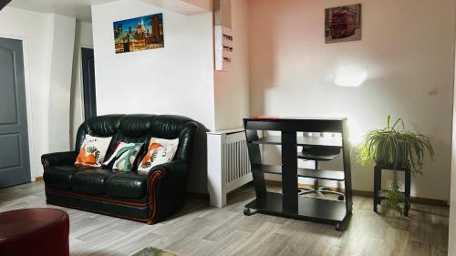 Laroche-Saint-Cydroine Apartment | LE TEMPS DUNE PAUSE xL