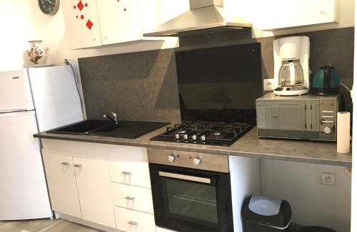 Laroche-Saint-Cydroine Apartment | LE TEMPS DUNE PAUSE xL