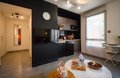 Colomiers Apartment | Le Terra Rosa ~ Parking ~ Near Airbus