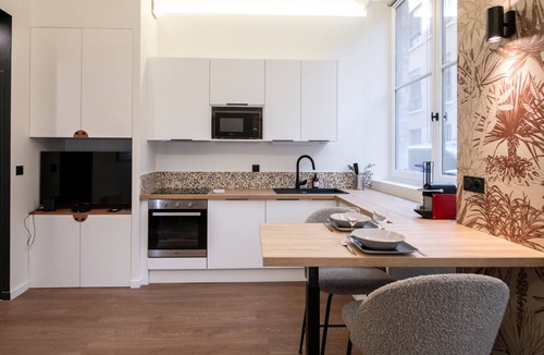 Moliere - Edgard Quinet Apartment | Le Terrazzo - Elegant & Cosy- Pentes X Rousse