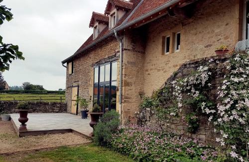 Saint-Julien-de-Civry Bed & Breakfast | Le Thé au Jardin