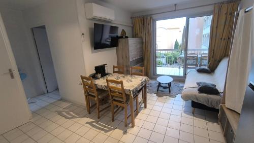 Port Rive Gauche Apartment | Le Thalassa II appartement T2 en bord de plage et du Port