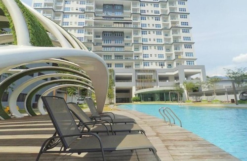 Bandar Puchong Jaya Apartment | Le Thompson Puchong - beautiful pool