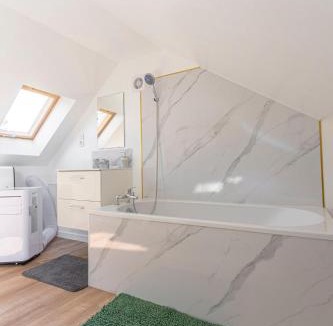 Cote Ouest Ormeaux Apartment | Le Toit Rayonnant