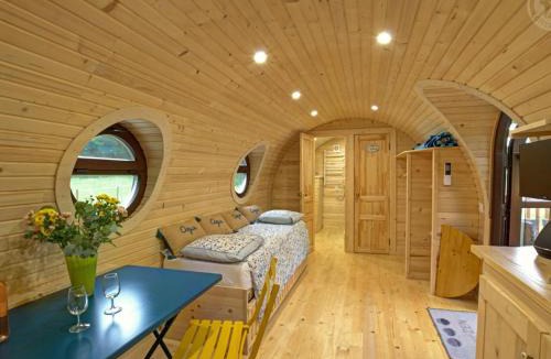 Mornand-en-Forez House | Le Tonneau viticole au milieu de la nature avec animaux - FR-1-496-325