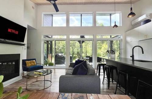 Saint-Alphonse-Rodriguez Ski Chalet | Le Toqué | Spa | AC | Waterfront | Kayaks | Fireplace