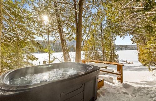 Sainte-Lucie-des-Laurentides House | Le Toujours Heureux avec SPA, waterfront, and dock