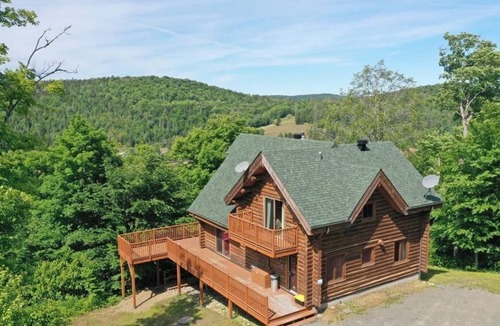 Saint-Faustin-Lac-Carre Ski Chalet | Le Tranquille CITQ# 246131