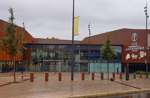 Faubourg Sud Apartment | Le Transvaal : À deux pas du centre.