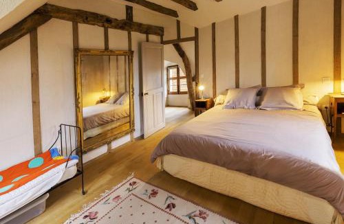 Cravant-les-Coteaux Apartment | Le Trianon Isabelle de Maillé -