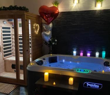 Tricot Apartment | le tricosy jacuzzi et sauna privatif
