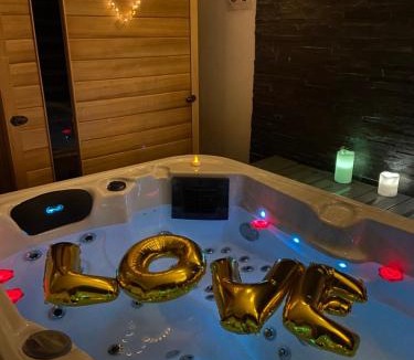 Tricot Apartment | le tricosy jacuzzi et sauna privatif