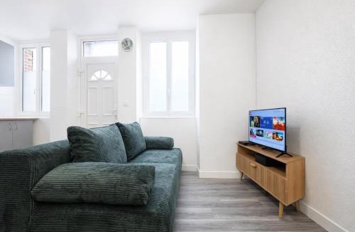 Brienon-sur-Armancon Apartment | Le Trilou - By BEST KEYS - Triplex 3 Chambres - Lit King Size - Climatisation - Smart TV Canal Plus & Amazon Prime - Cuisine Équipée - Télétravail - Proche Centre & Canal de Bourgogne - Check-in Autonome