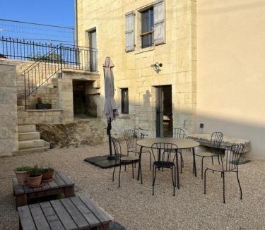 Beaumont House | Le troglo du chateau