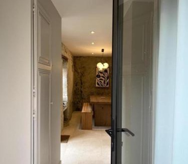 Beaumont House | Le troglo du chateau