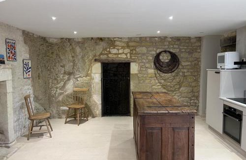 Beaumont House | Le troglo du chateau