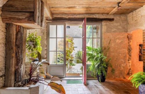 Montresor House | Le troglogite Ambraline