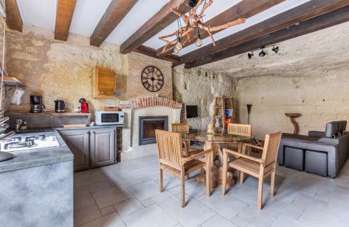 Montresor House | Le troglogite Ambraline