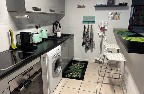 Cugnaux Apartment | Le Tropik joli 2 bedrooms