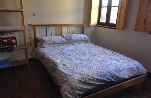 Uzerche Apartment | Le trou dans le mur