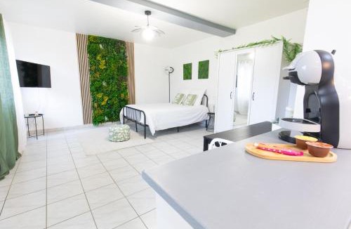 Evreux Apartment | Le Végétal - 5 min à pied du centre avec jardin