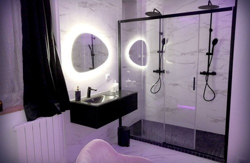 Montchapet Apartment | Le Vénus - Private SPA apartment