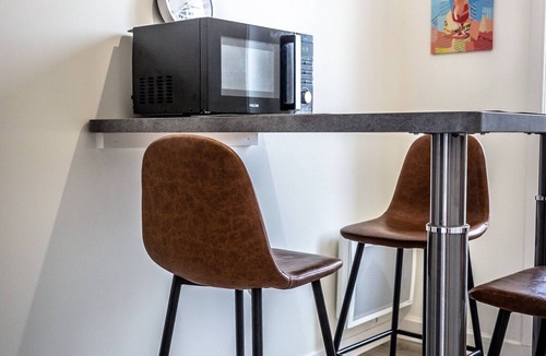 Brive-la-Gaillarde Apartment | Le Valet de Pique - 1 Bedroom