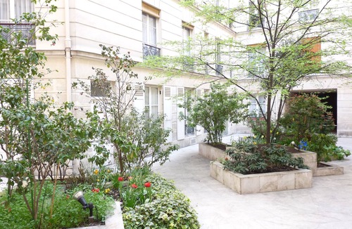Quartier de l'Ecole-Militaire Apartment | Le Vaneau : Paris Best, Chic & Quaint Latin Quarter/Eiffel Tower