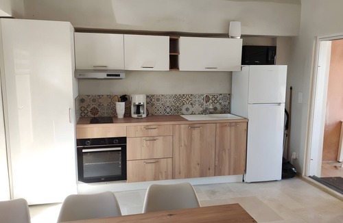 Tulette Apartment | 'Le Ventoux' with Mountain View, Wi-Fi and Air Conditioning