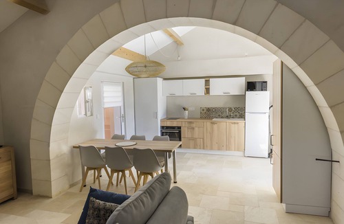 Tulette Apartment | 'Le Ventoux' with Mountain View, Wi-Fi and Air Conditioning