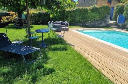 Saint-Julien-de-Peyrolas House | Le Verger air-conditioned gîte with swimming pool.
