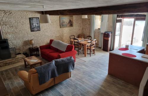 Maire-Levescault Apartment | Le verger des noyer Relaxing getaway with private pool