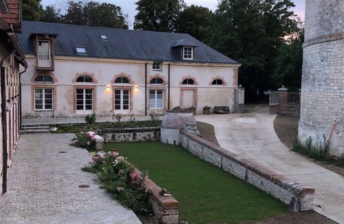 Tosny Apartment | Le Verger - Studio Apartment, Sleeps 15